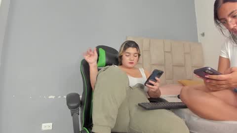 Snapshot of emily_lean_ chatting on 01-14-25, 11:48 Emi independent model online show from 01-14-25, 11:48