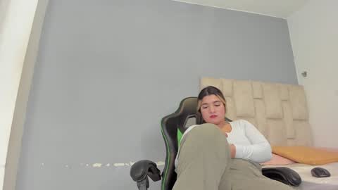 Snapshot of emily_lean_ chatting on 01-15-25, 10:46 Emi independent model online show from 01-15-25, 10:46