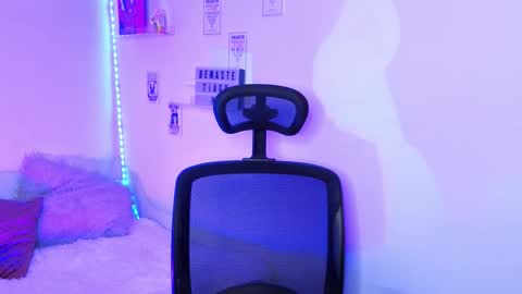 Emily Lindey online show from 03-08-26, 05:44