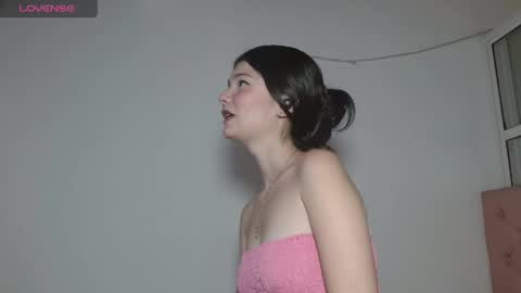 Snapshot of emily_littesweet chatting on 05-09-26, 09:09 Emily littesweets online show from 05-09-26, 09:09