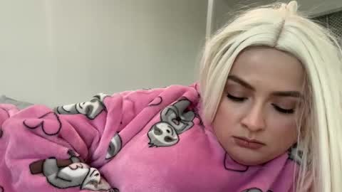 Snapshot of emily_morning_dew chatting on 01-19-26, 01:37 emily_morning_dew online show from 01-19-26, 01:37