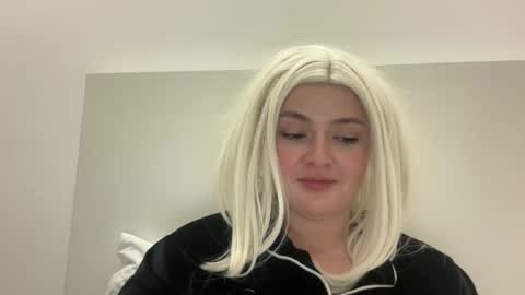 Snapshot of emily_morning_dew chatting on 02-14-26, 04:26 emily_morning_dew online show from 02-14-26, 04:26