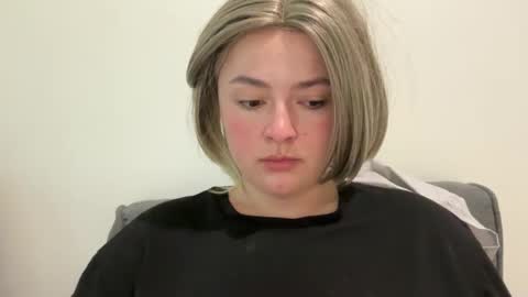 Snapshot of emily_morning_dew chatting on 05-18-26, 04:07 emily_morning_dew online show from 05-18-26, 04:07