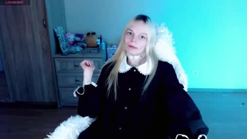 Lia online show from 02-20-25, 10:48