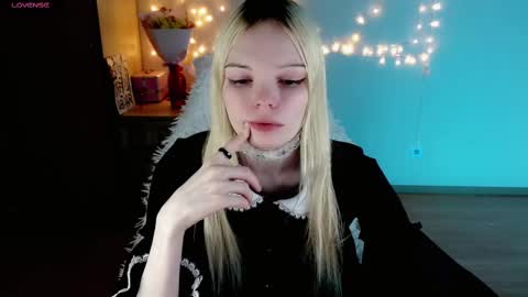 Lia online show from 02-24-25, 10:47