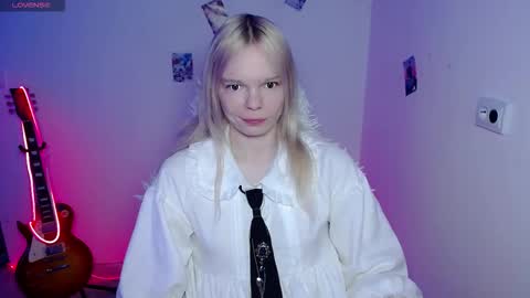 Snapshot of emily_nyaffe chatting on 03-10-26, 04:06 Lia online show from 03-10-26, 04:06