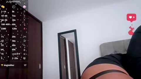 Snapshot of emily_rosse9 chatting on 10-31-25, 07:48 emily_rosse9 online show from 10-31-25, 07:48