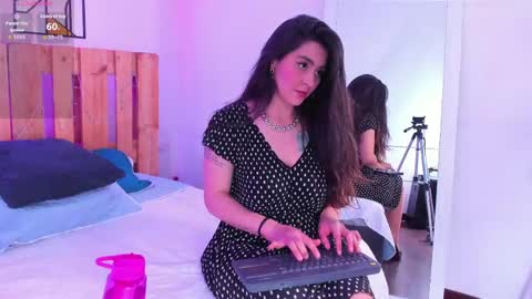 Snapshot of emily_sartre chatting on 05-25-26, 08:04 Emilly online show from 05-25-26, 08:04