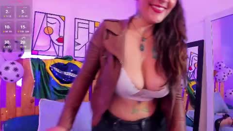Snapshot of emily_sartre chatting on 06-12-26, 09:25 Emilly online show from 06-12-26, 09:25