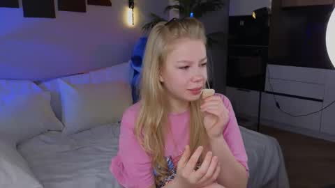 Snapshot of emily_shepard chatting on 04-22-26, 02:25 emily shepard online show from 04-22-26, 02:25