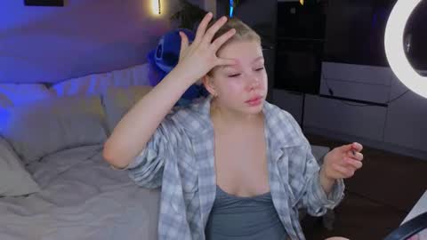 Snapshot of emily_shepard chatting on 04-23-26, 02:35 emily shepard online show from 04-23-26, 02:35
