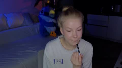 Snapshot of emily_shepard chatting on 05-14-26, 01:45 emily shepard online show from 05-14-26, 01:45