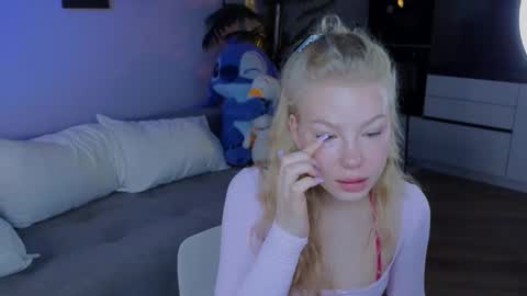 Snapshot of emily_shepard chatting on 06-11-26, 02:33 emily shepard online show from 06-11-26, 02:33