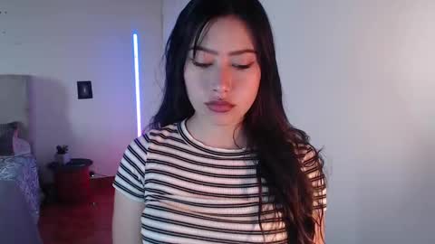 Snapshot of emily_swan_04 chatting on 01-13-25, 06:59 Emily Swan online show from 01-13-25, 06:59