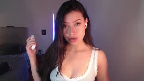 Snapshot of emily_swan_04 chatting on 01-15-25, 03:50 Emily Swan online show from 01-15-25, 03:50