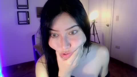 Snapshot of emily_swan_04 chatting on 02-21-25, 02:17 Emily Swan online show from 02-21-25, 02:17