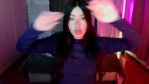 Snapshot of emily_swan_04 chatting on 05-14-26, 01:45 Emily Swan online show from 05-14-26, 01:45