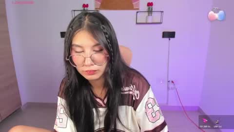 Snapshot of emily_villamil_ chatting on 06-20-26, 04:21 Emi online show from 06-20-26, 04:21