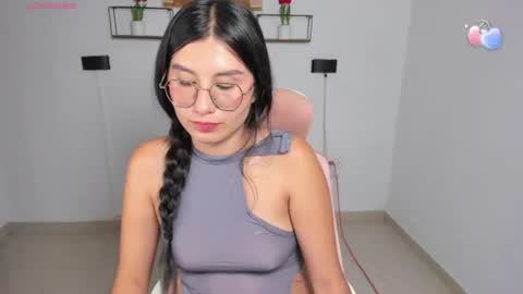 Snapshot of emily_villamil_ chatting on 06-30-26, 10:44 Emi online show from 06-30-26, 10:44