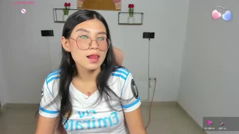 Snapshot of emily_villamil_ chatting on 07-15-26, 09:42 Emi online show from 07-15-26, 09:42