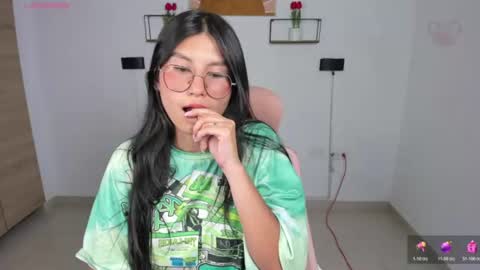 Snapshot of emily_villamil_ chatting on 07-25-26, 11:46 Emi online show from 07-25-26, 11:46