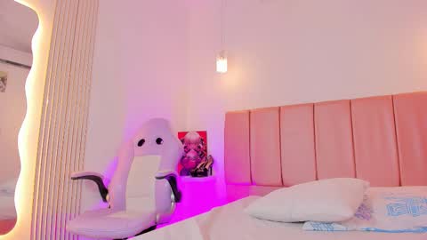 emily_walker4 online show from 03-02-26, 07:15