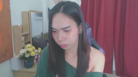 emily_xo143 online show from 05-07-26, 12:21