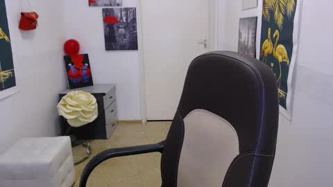 Emily online show from 02-05-25, 01:11