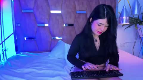 Amily  Andrew online show from 11-13-25, 05:39