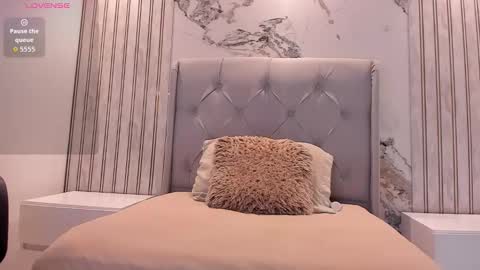  E M Y L Y  online show from 03-28-26, 12:38