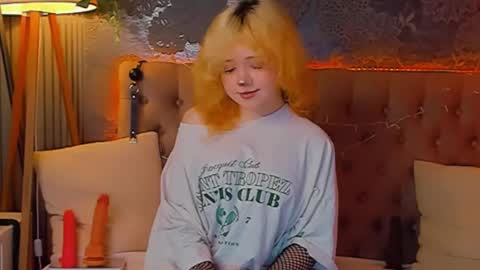 Snapshot of emilyangels chatting on 05-04-26, 05:58 Baby Emelli online show from 05-04-26, 05:58