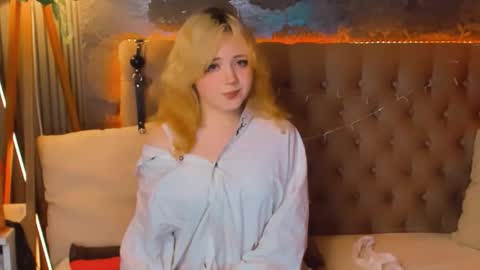 Snapshot of emilyangels chatting on 05-07-26, 06:08 Baby Emelli online show from 05-07-26, 06:08