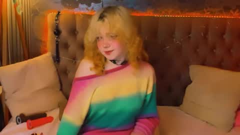 Snapshot of emilyangels chatting on 05-11-26, 07:47 Baby Emelli online show from 05-11-26, 07:47