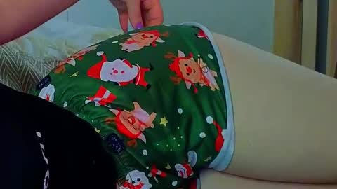 Snapshot of emilyart_ chatting on 12-02-24, 09:06 artist Emily online show from 12-02-24, 09:06