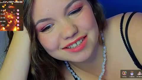 Snapshot of emilyart_ chatting on 12-22-24, 09:09 artist Emily online show from 12-22-24, 09:09