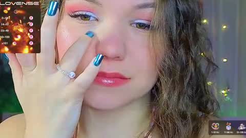 Snapshot of emilyart_ chatting on 12-29-24, 02:17 artist Emily online show from 12-29-24, 02:17