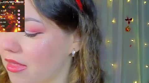 Snapshot of emilyart_ chatting on 01-01-25, 08:15 artist Emily online show from 01-01-25, 08:15