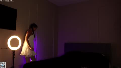 Snapshot of emilybatee chatting on 12-13-24, 06:38 emilybatee online show from 12-13-24, 06:38