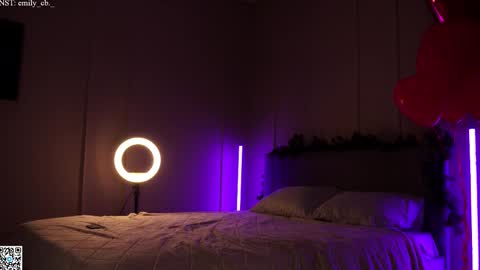 Snapshot of emilybatee chatting on 02-24-25, 05:20 emilybatee online show from 02-24-25, 05:20