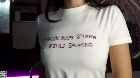 Snapshot of emilybatee chatting on 09-22-25, 05:59 emilybatee online show from 09-22-25, 05:59