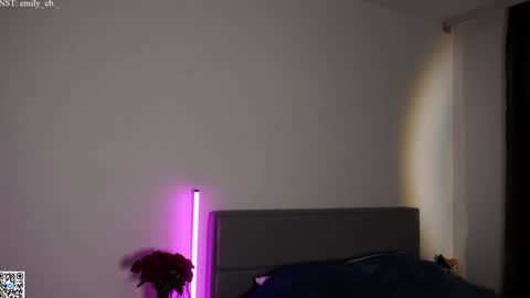 Snapshot of emilybatee chatting on 09-26-25, 06:45 emilybatee online show from 09-26-25, 06:45