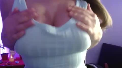 Snapshot of emilybluntt_ chatting on 11-14-25, 10:58 Emily online show from 11-14-25, 10:58