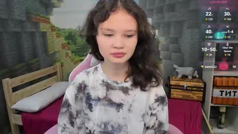 Snapshot of emilychaves chatting on 10-15-25, 05:13 Emilyhaves online show from 10-15-25, 05:13