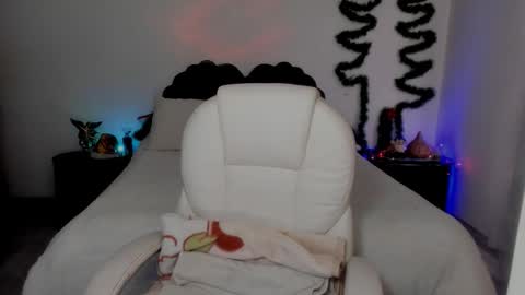  Emily Dolshe  online show from 12-05-25, 02:47