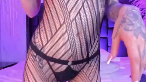 Snapshot of emilyevanss1_ chatting on 06-30-26, 06:25 Emily online show from 06-30-26, 06:25