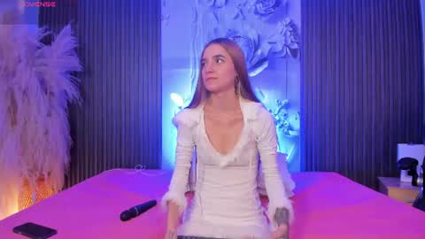 Snapshot of emilyevanss1_ chatting on 07-19-26, 05:55 Emily online show from 07-19-26, 05:55