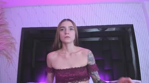Snapshot of emilyevanss1_ chatting on 07-29-26, 05:27 Emily online show from 07-29-26, 05:27