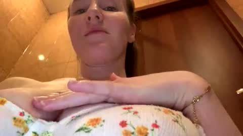 Snapshot of emilygibbes chatting on 05-06-26, 03:24 emilygibbes online show from 05-06-26, 03:24