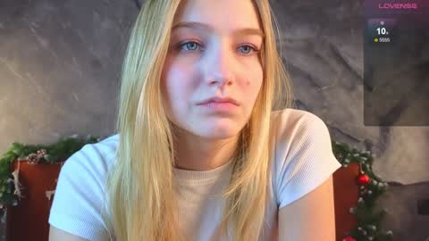 Snapshot of emilyhewell chatting on 01-23-25, 08:56 Emi online show from 01-23-25, 08:56
