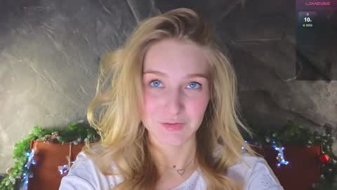 Snapshot of emilyhewell chatting on 01-24-25, 05:21 Emi online show from 01-24-25, 05:21